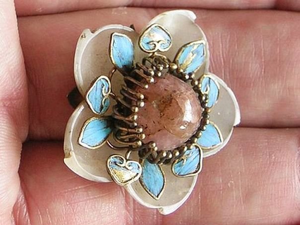 Flower  7 with a gilt silver mounting and pink stone - (4116)